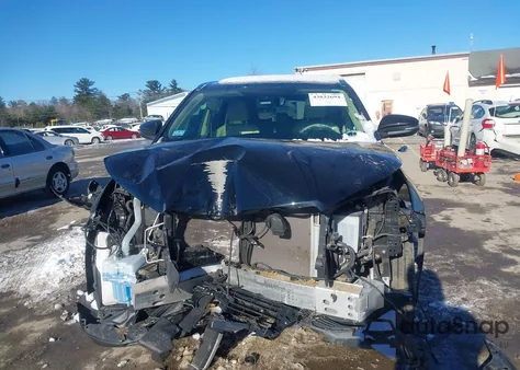 2019 Toyota Highlander Xle z USA, uszkodzony, nr VIN 5TDJZRFH0KS723004